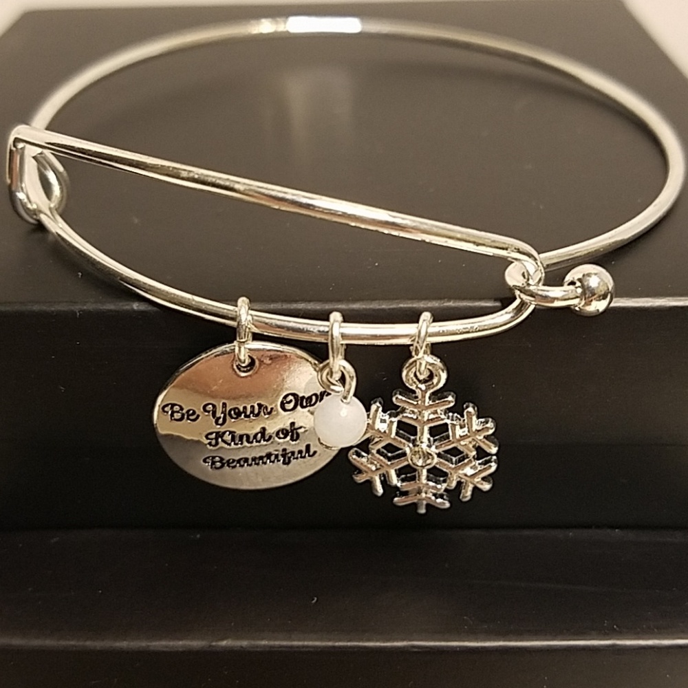 Snowflake charm bracelet